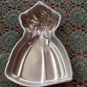 Wilton metal cake pan 👗